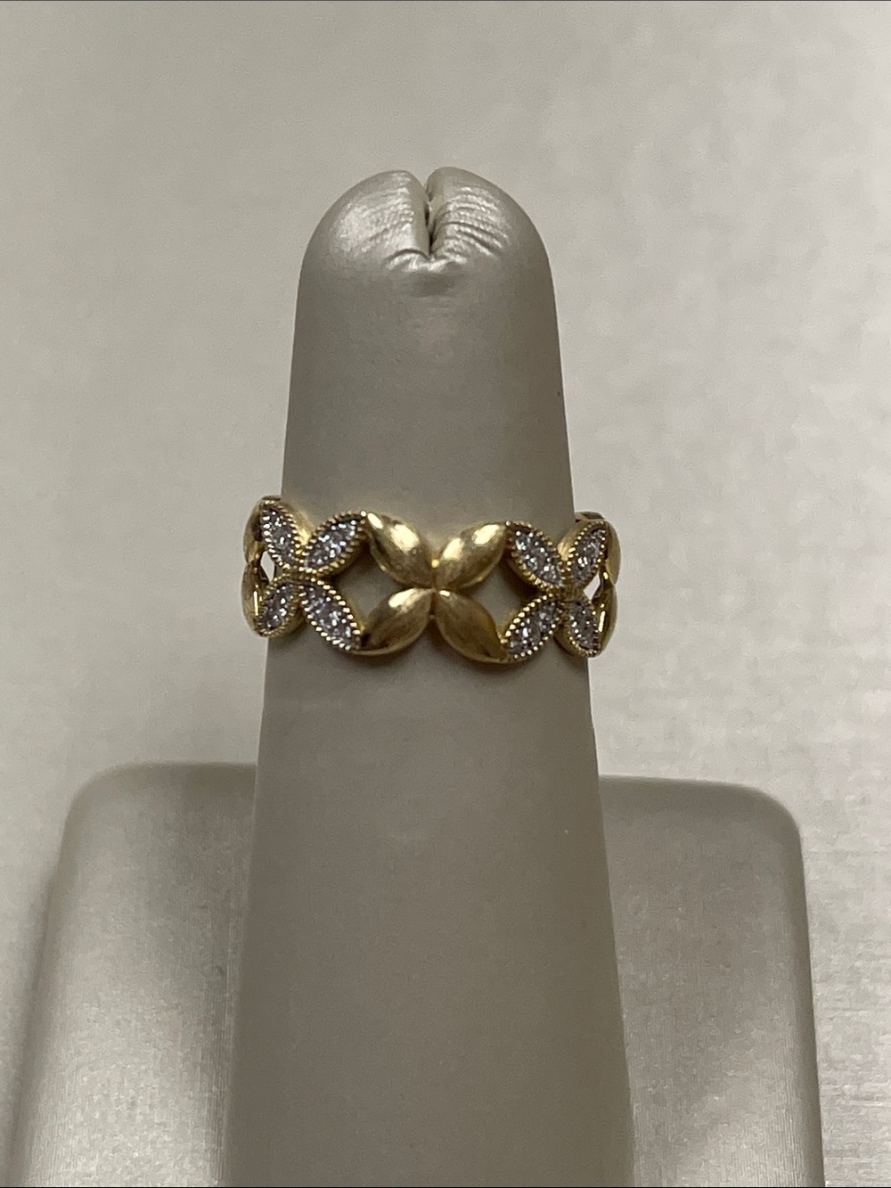 NWOT Jude Frances 18kt Yellow Gold Floral Motif Ring